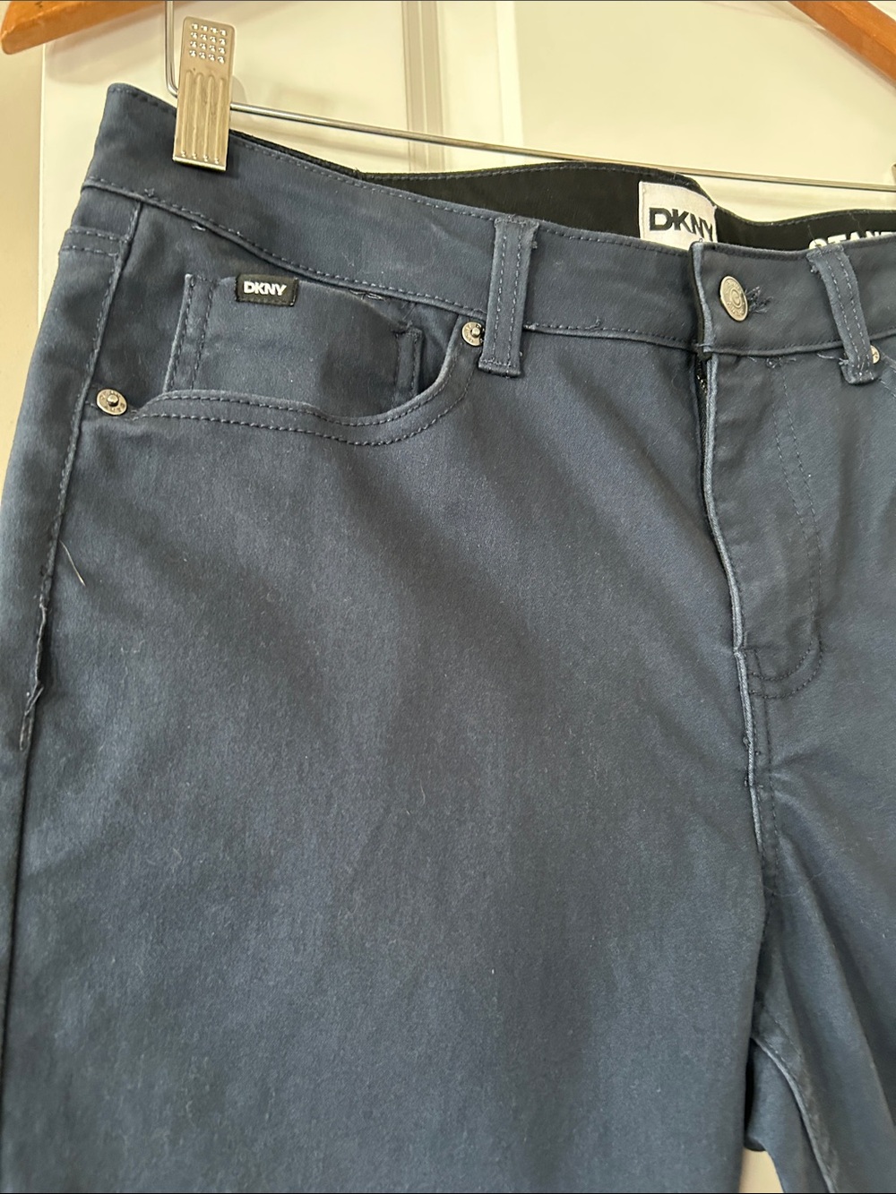 DKNY Stanton Slim Fit Dark Blue Jeans Sz 32/32 w Leather Logo Patch